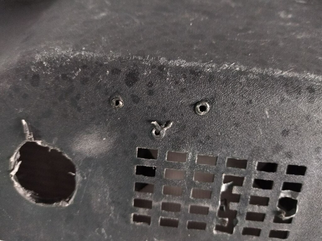 накладка панели приборов б/у \ нештатные отверстия - 2